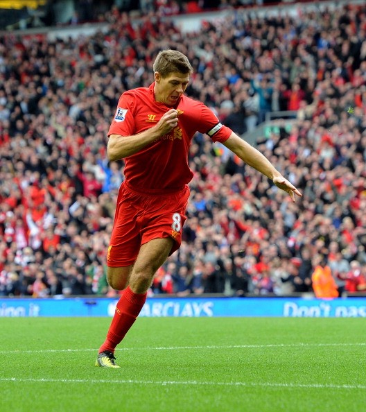 Vừa bước vào hiệp hai, dù chơi thiếu người nhưng Liverpool lại có được bàn mở tỉ số với pha chớp thời cơ tuyệt vời của đội trưởng Steven Gerrard.
